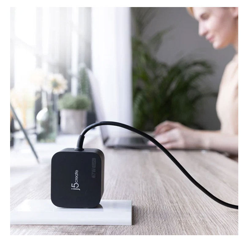 j5create - 67W GaN PD USB-C® Mini Charger with 4.5 mm DC Converter - JVA11